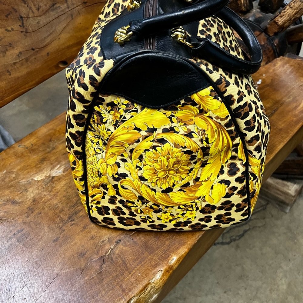 Gianni Versace Leopard Print Handbag with Black Accents - Picture 6 of 15